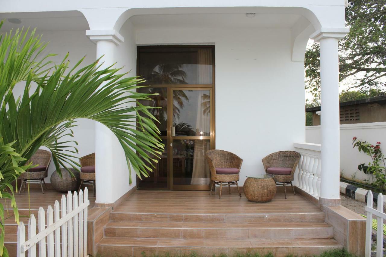 Villa Dahl Beach Resort ดาร์เอสซาลาม ภายนอก รูปภาพ